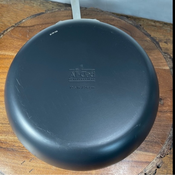 All Clad black non stick 10.5 inch skillet cookware Pan new - Picture 4 of 10
